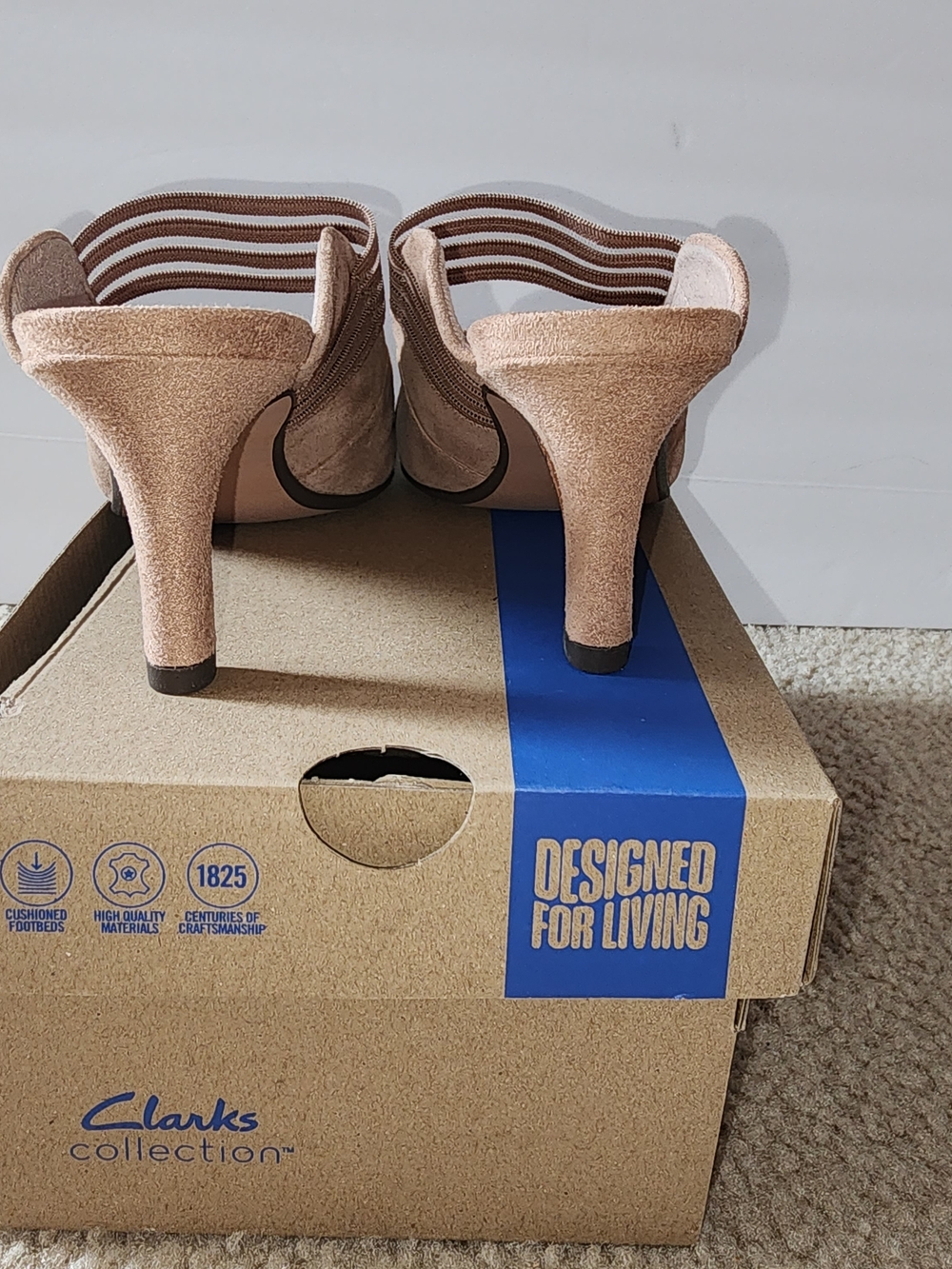 Clarks Collection Suede Pumps - Picture 4 of 5